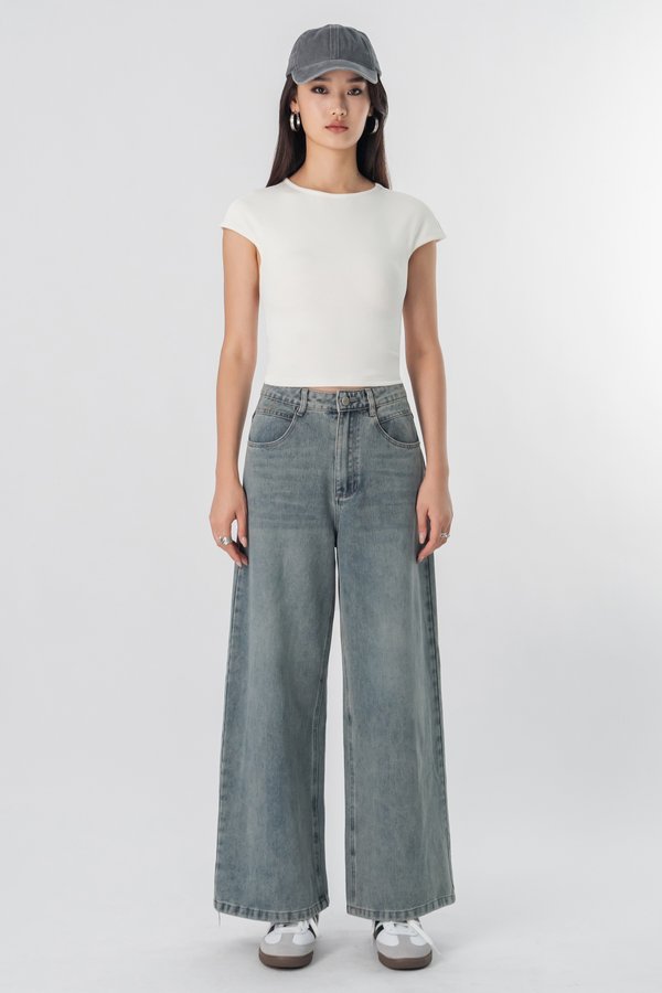 The Low Rise Jeans in Light Wash