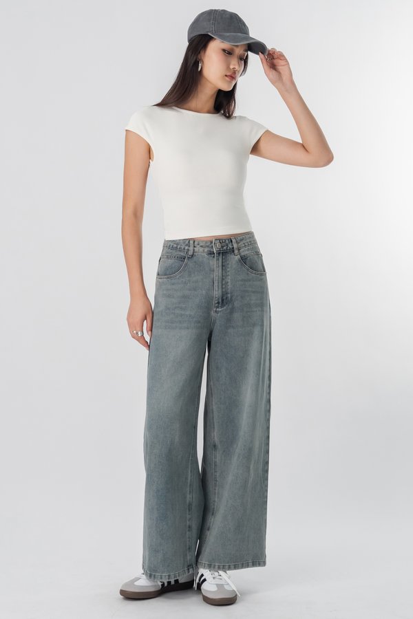 The Low Rise Jeans in Light Wash