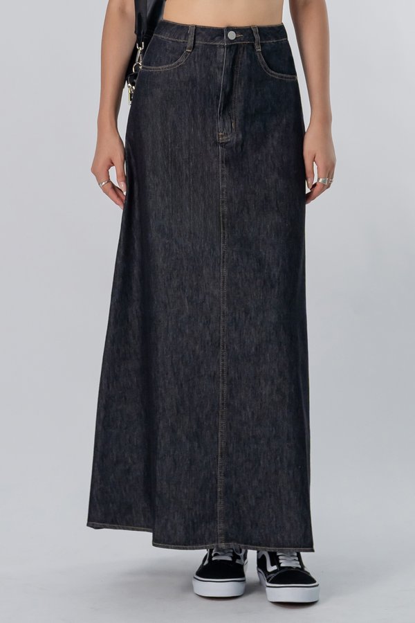 Regal Skirt in Black Wash