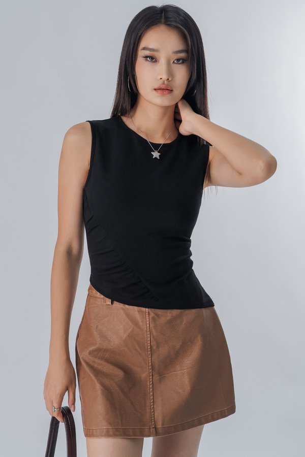 Incline Top in Black