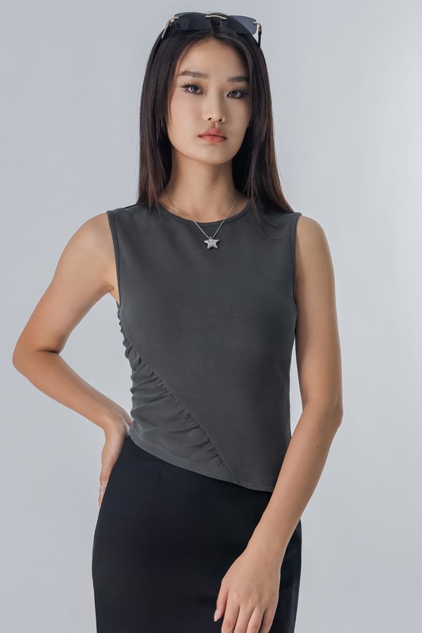 Incline Top in Dark Grey