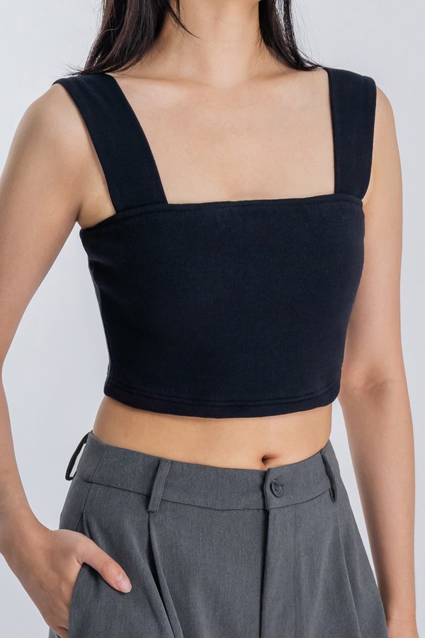 Flushed Top in Black