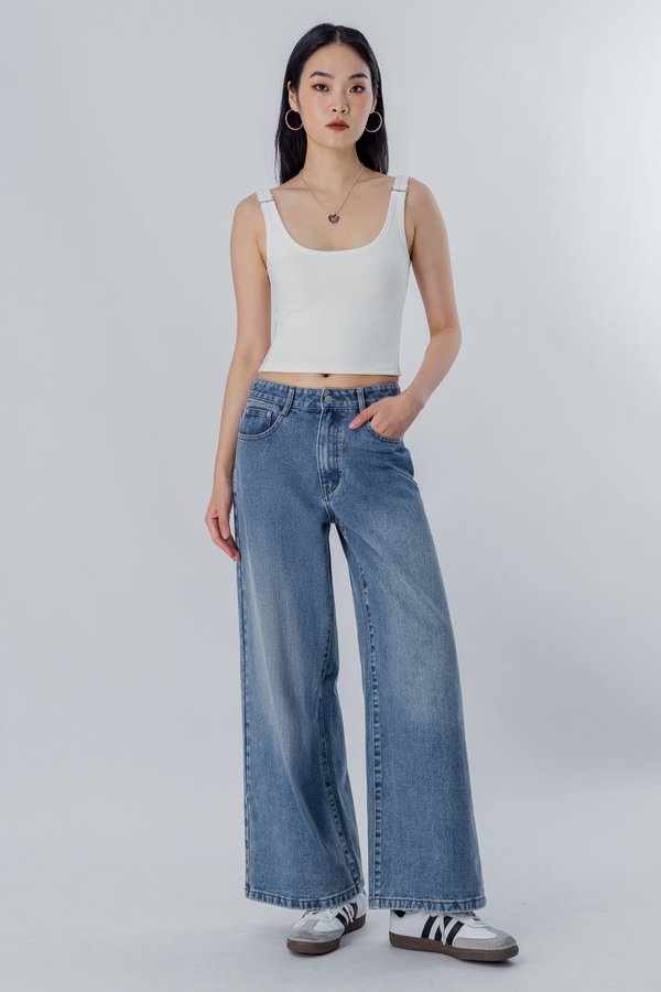 Boy Straight Leg Jeans in Light Wash