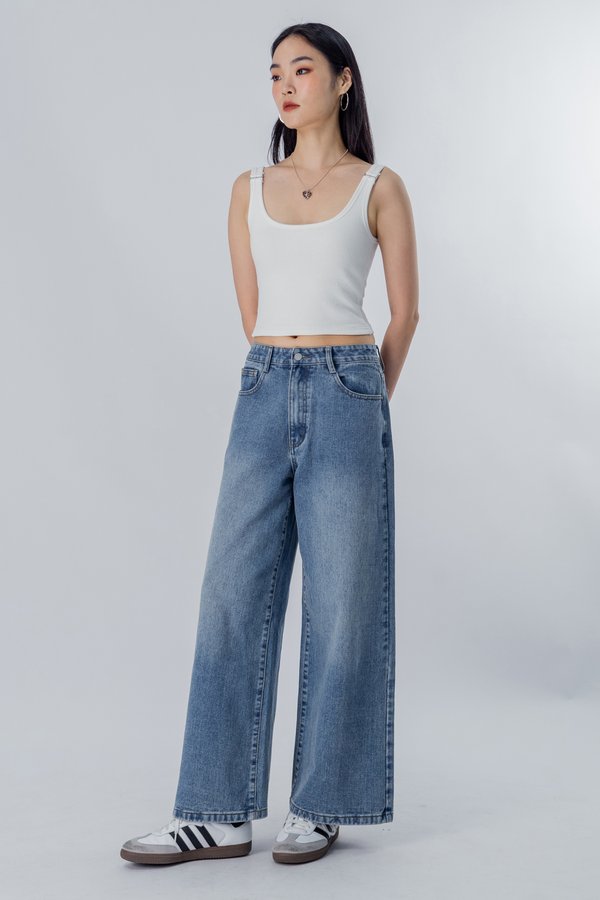 Boy Straight Leg Jeans in Light Wash