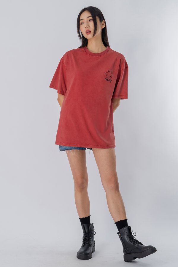 The Pig Tee in Red Wood Wash