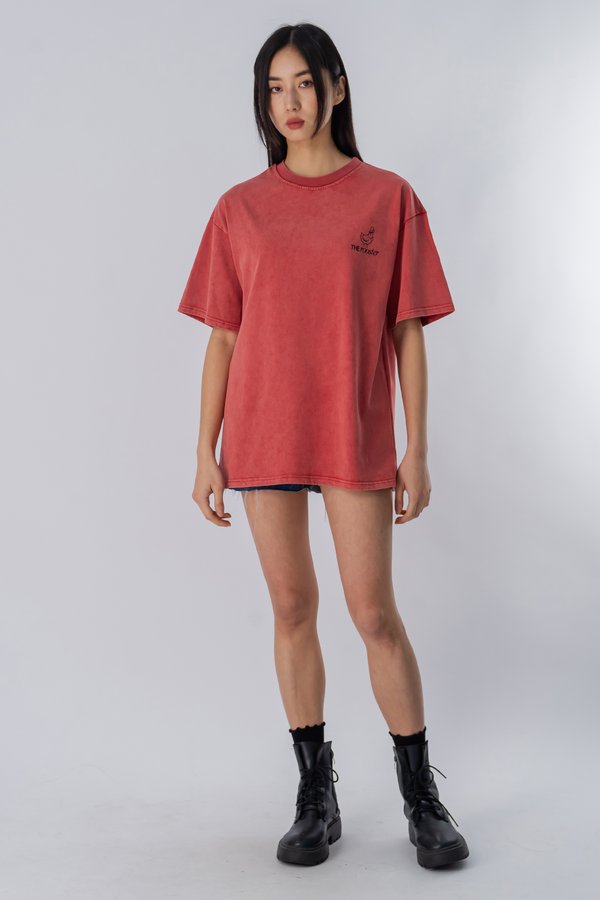 The Rooster Tee in Red Wood Wash