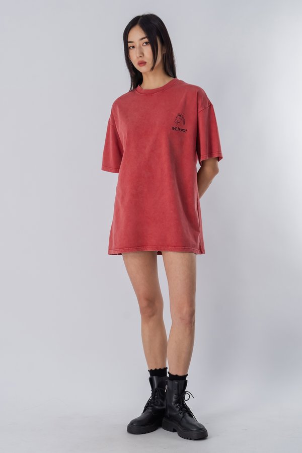 The Horse Tee in Red Wood Wash