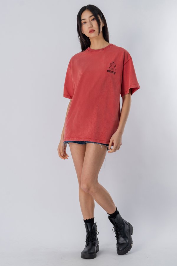 The Dog Tee in Red Wood Wash