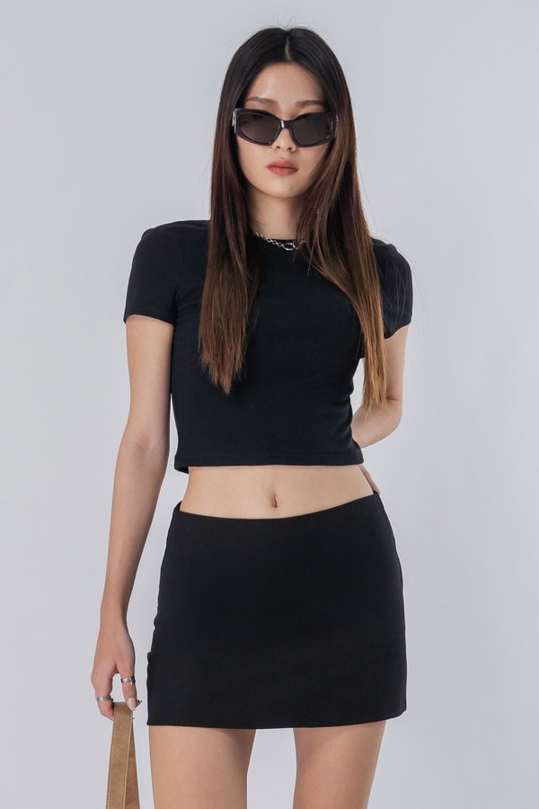 Week Day Basic Mid Waist Skirt in Black