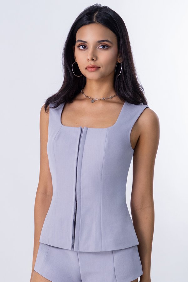 Acquit Hook Front Tailored Top in Lilac Blush