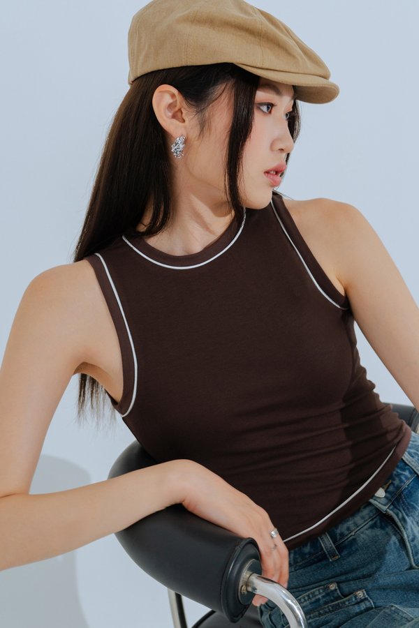 Duct Contrast Tank Top in Espresso