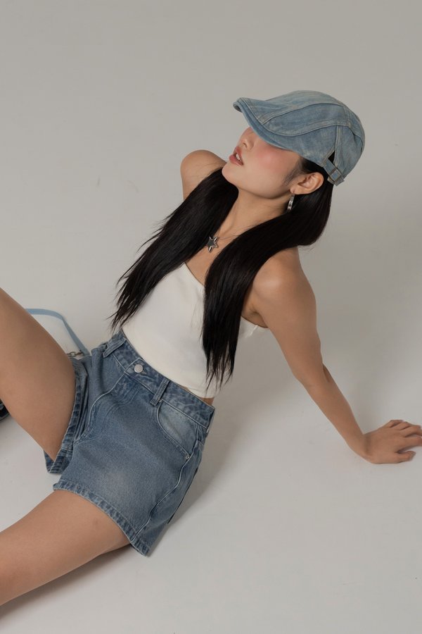 Mom Denim Shorts in Light Wash