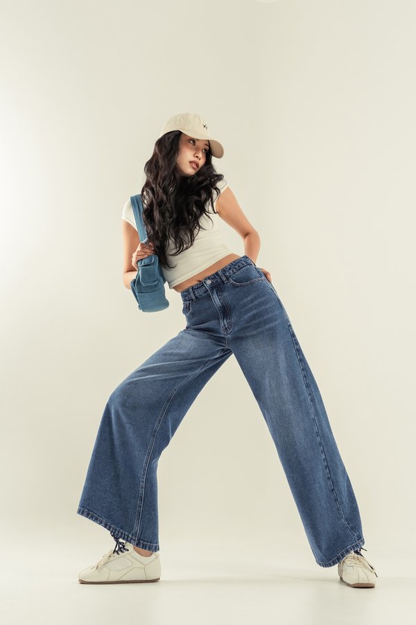 Prolonged Straight Cut Jeans in Medium Wash