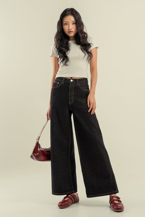 Prolonged Straight Cut Jeans in Black