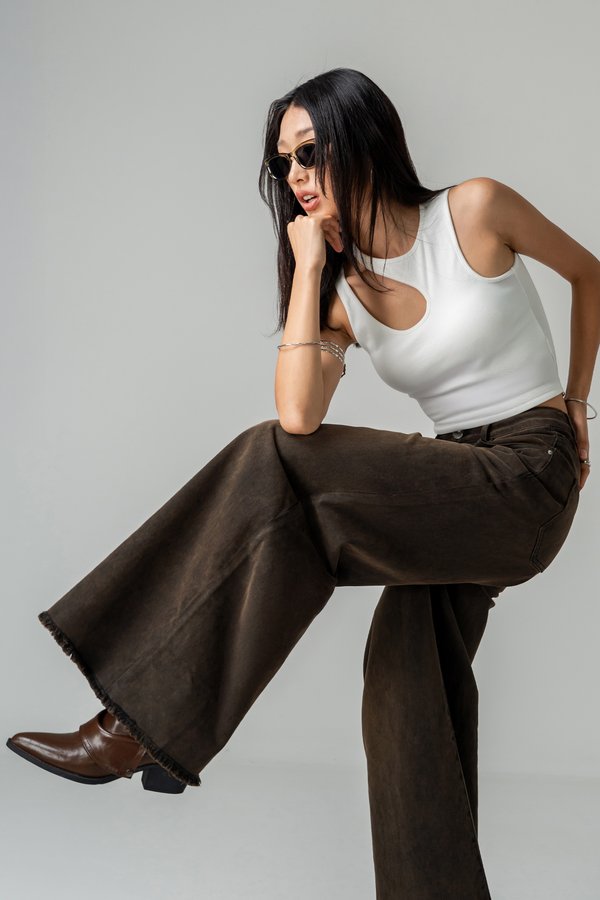 Flare Raw Hem Jeans in Vintage Cacao