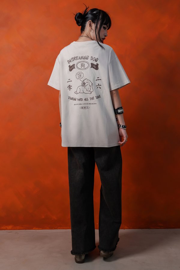 Daydreaming Dog Tee in Stone Beige