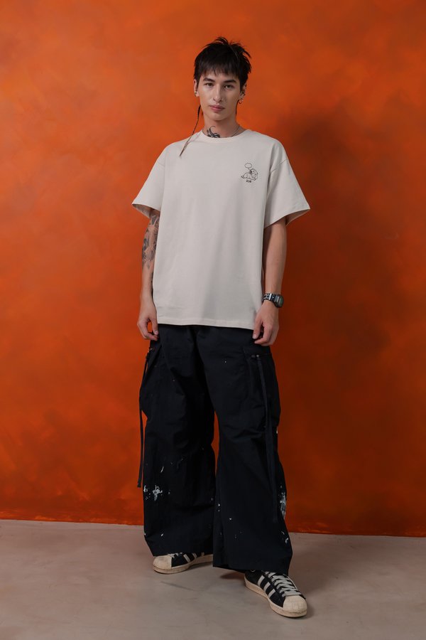 Daydreaming Dog Tee in Stone Beige