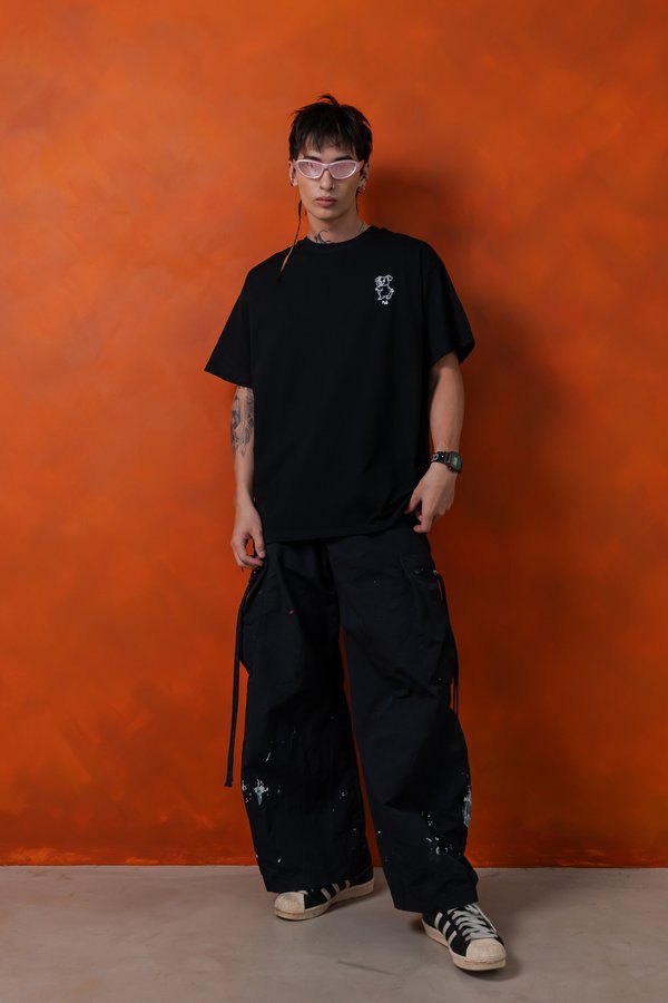 Cheeky Pig Tee in Black