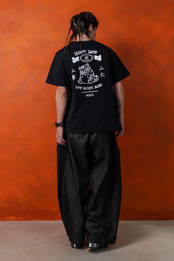Sleepy Tiger Tee in Black