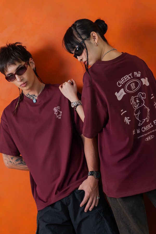 Cheeky Pig Tee in Dark Carmine