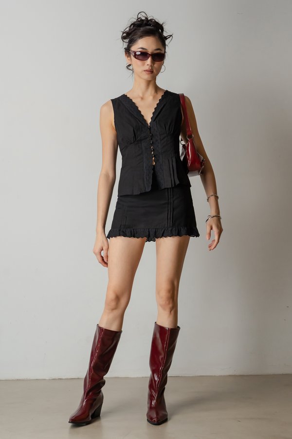 Brunch Button Linen Top In Black