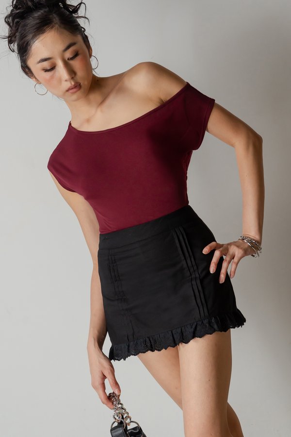 Weekender Pleated Linen Skirt In Black