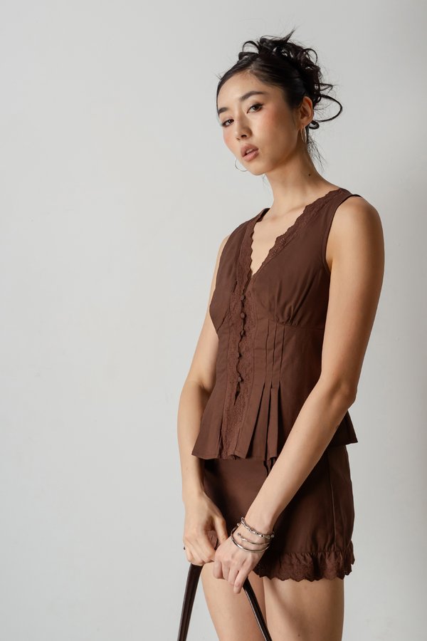 Brunch Button Linen Top In Choco Brown