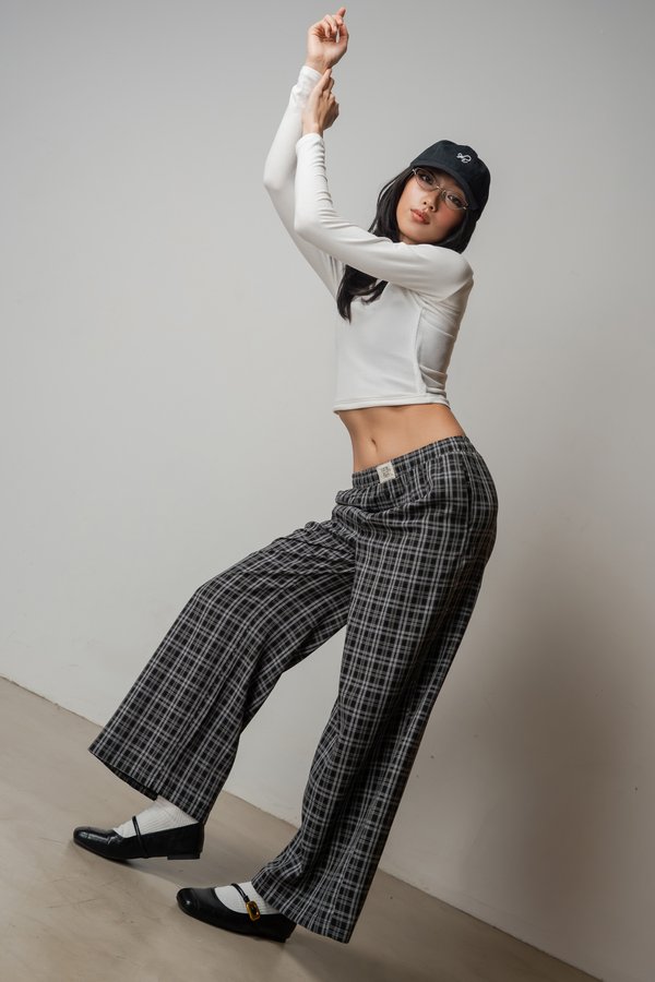 R&amp;R Relaxed Lounge Button Pants Top in Faded Black Checkered