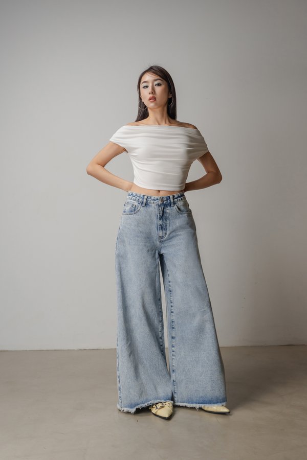 Flare Raw Hem Jeans In Light Wash