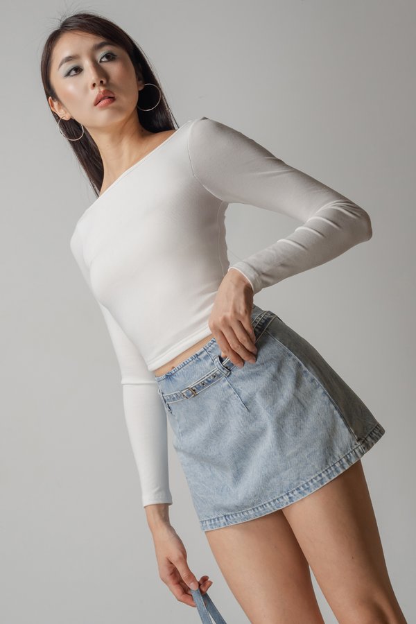 Dart Denim Belted Skirt In Light Wash