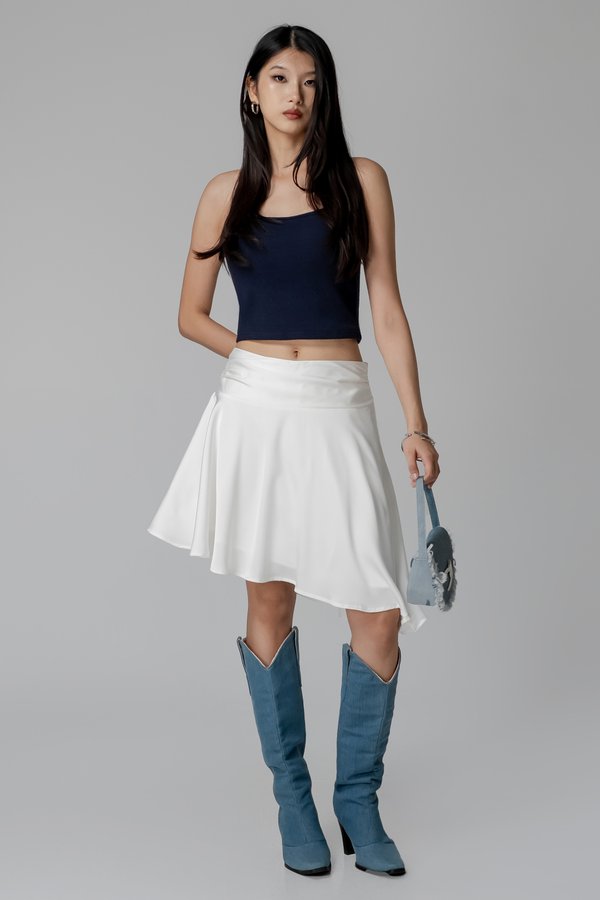 Echelon Asymmetric Skirt In White