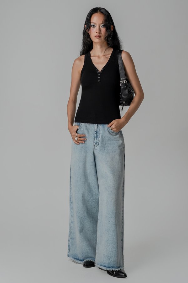 Airy Top in Black