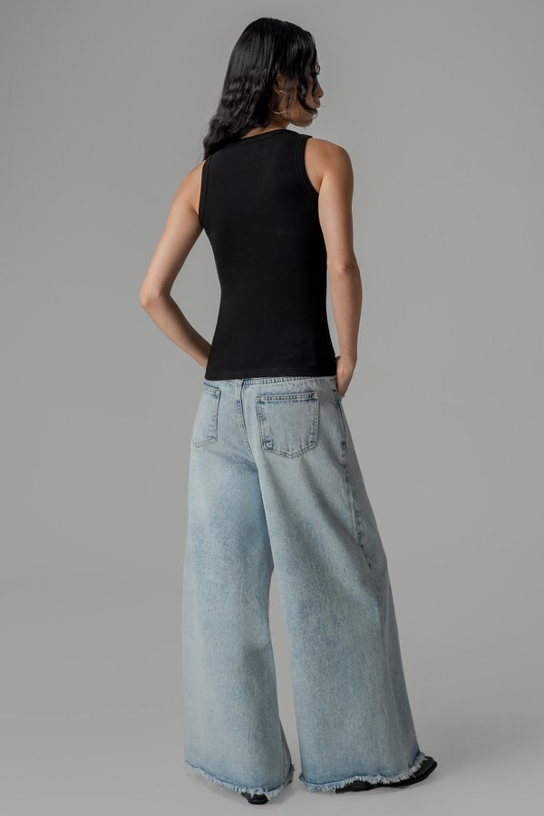 Airy Top in Black
