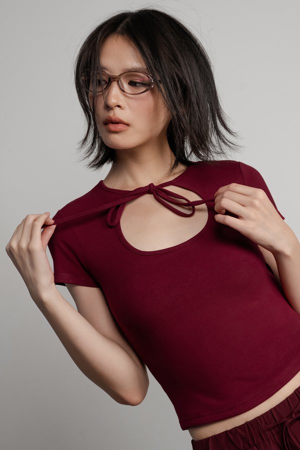 Knotted Top in Red